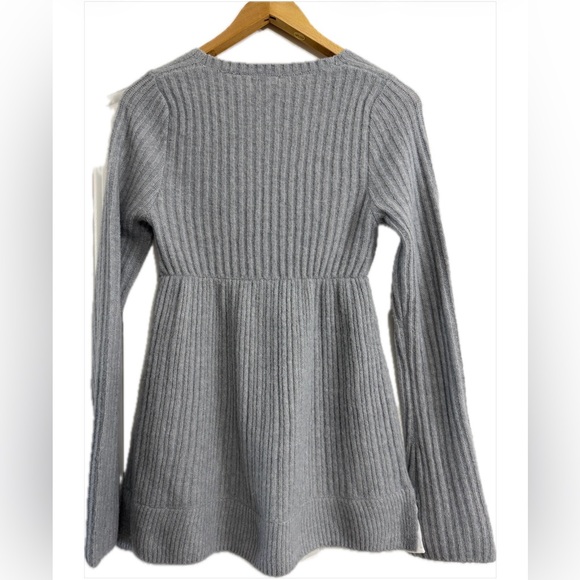 Urban Outfitters Kimchi Blue Hannah Light Gray Long Sleeve Babydoll Sweater Sz M - Picture 3 of 5